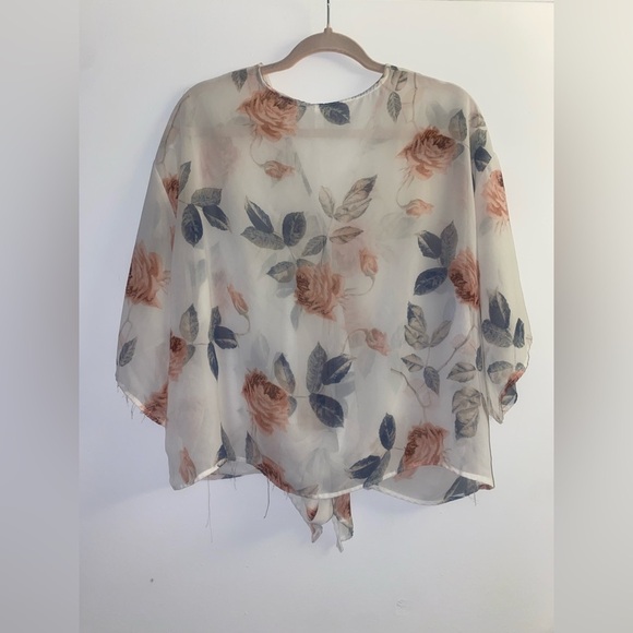 White Floral Chiffon Sheer Butterfly Sleeve Tie Front Flowy Top - Picture 3 of 4